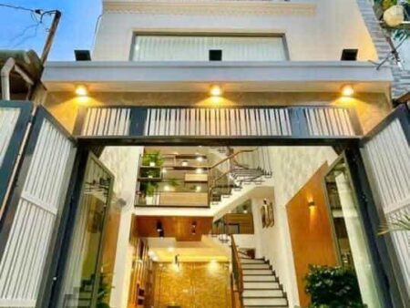 CHÍNH CHỦ BÁN GẤP 60M2 NHÀ Đ NI SƯ HUỲNH LIÊN,P 10,Q TÂN BÌNH.XÂY 5 TẦNG, GIÁ CHỈ 3 TỶ 650