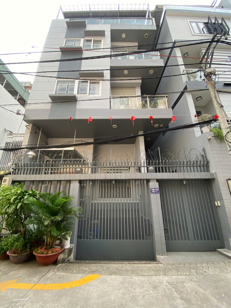 Nhà Hương Lộ 2 xây 5 tầng ngay siêu thị Coop Mart