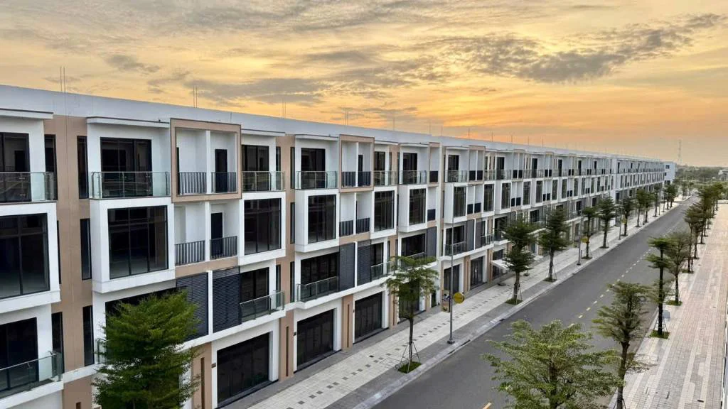 Bán nhà phố T&T Millennia City Long Hậu, 4 tầng cạnh trường học, phố ẩm thực, giá 5,7 tỷ