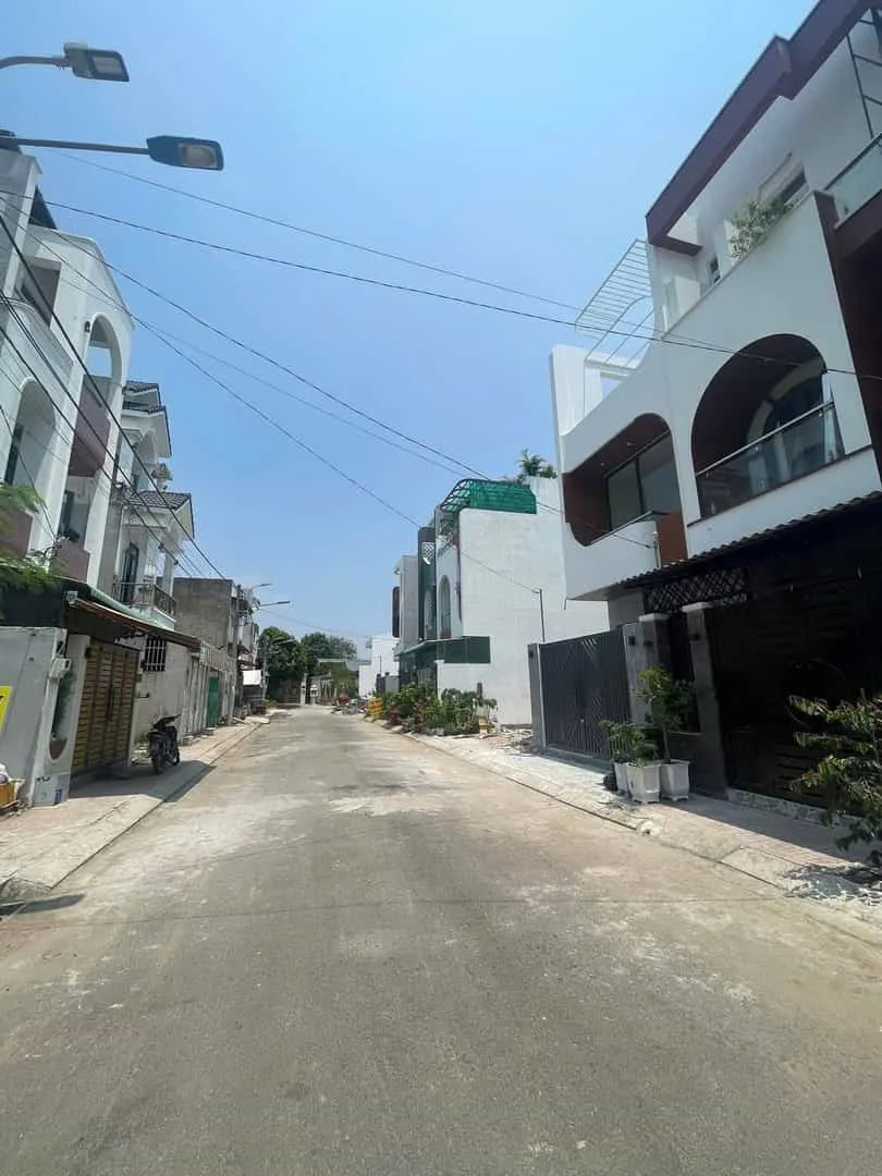Nhà 3 Tầng 54.7m² Gần Nguyễn Duy Trinh Q9 – 4PN, 4WC, Sổ Hoàn Công