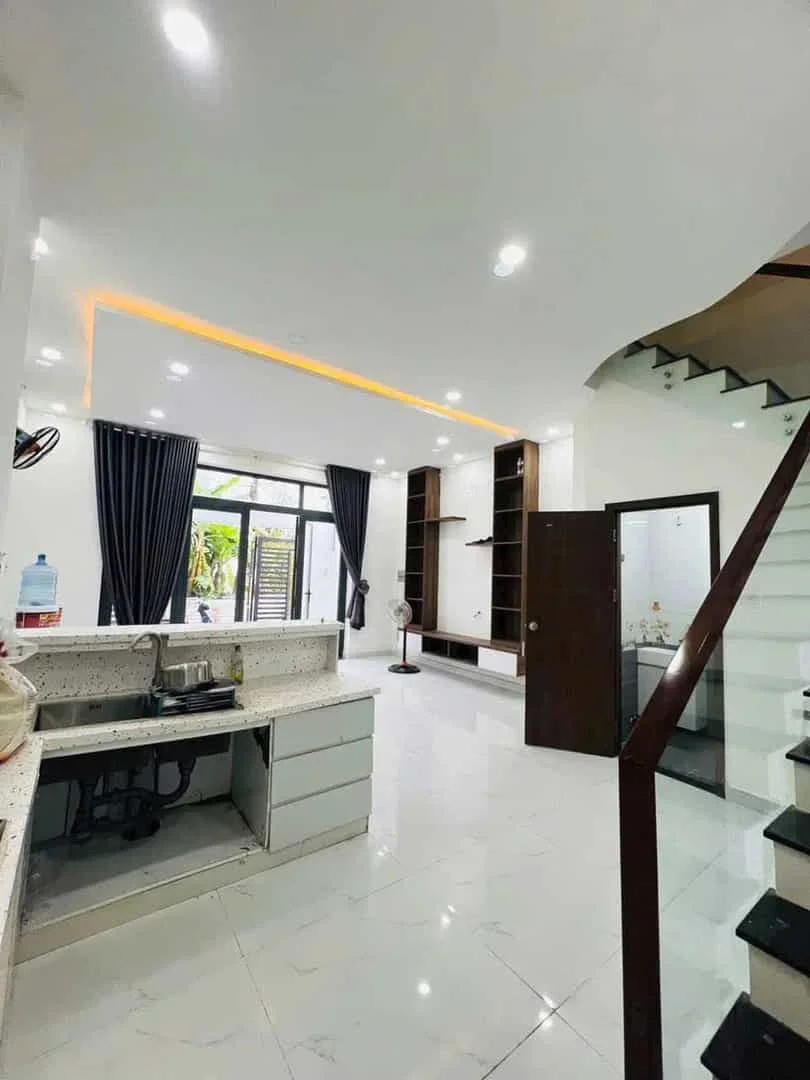 Nhà 3 Tầng 54.7m² Gần Nguyễn Duy Trinh Q9 – 4PN, 4WC, Sổ Hoàn Công