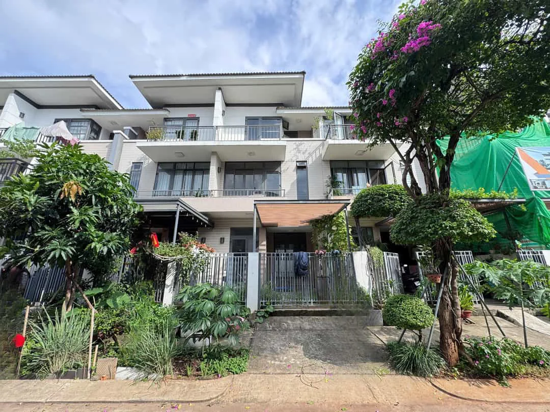 Nhà Phố Lavila Nguyễn Hữu Thọ – 96.8m2 – 3 Tầng Thô – Giá 12.2 Tỷ