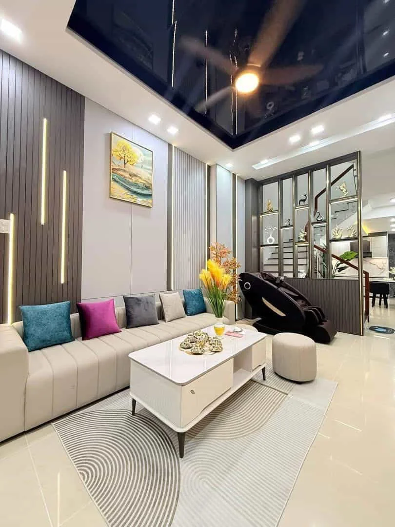Bán Nhà 1 Trệt 3 Lầu Quận 10 – Trung Tâm, Sổ Hồng Riêng