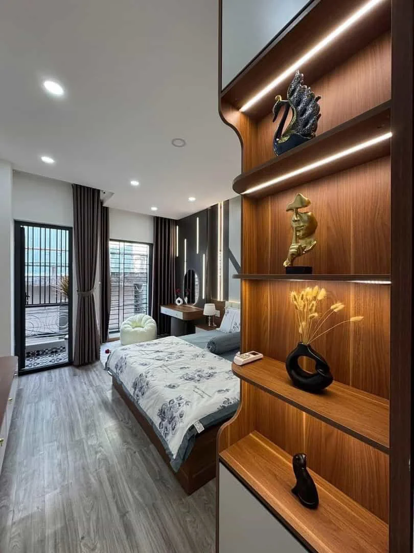 Bán Nhà 1 Trệt 3 Lầu Quận 10 – Trung Tâm, Sổ Hồng Riêng