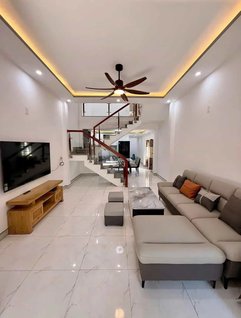 Bán Nhà 1 Trệt 2 Lầu Quận 4 – Vị Trí Đẹp, Vào Ở Ngay