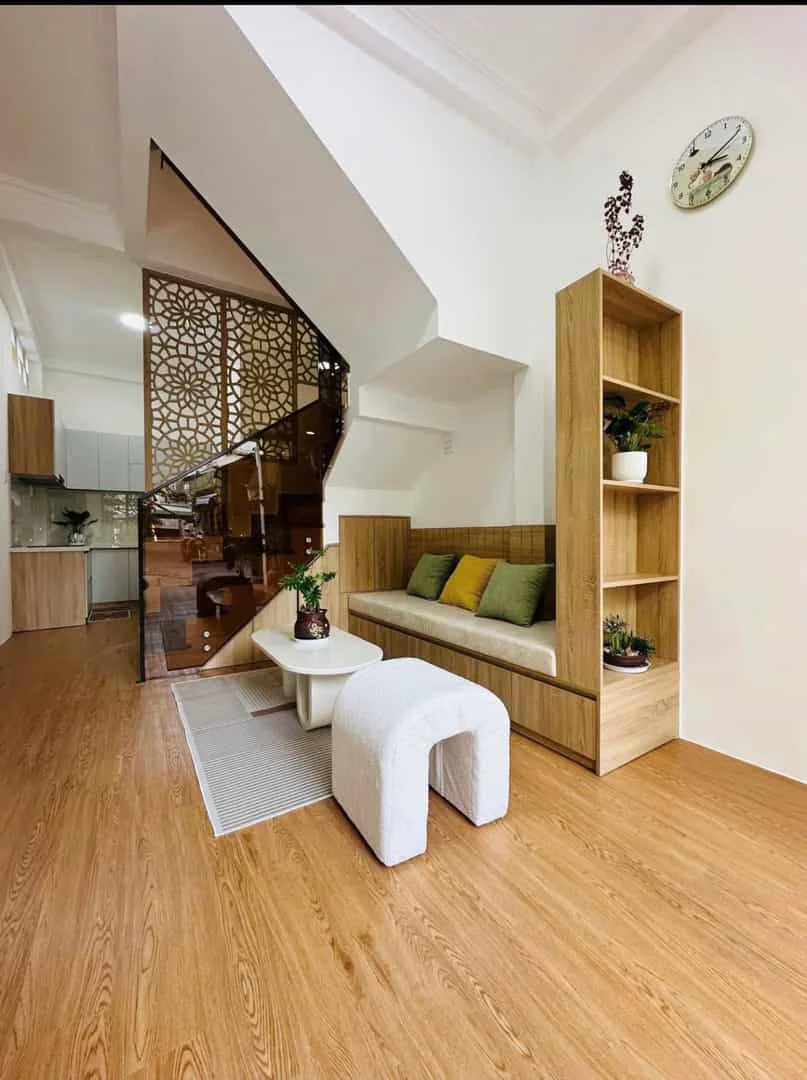 Bán Nhà 1 Trệt 2 Lầu Đường Số 40 Quận 4 – 52m2 – Sổ Hồng Riêng