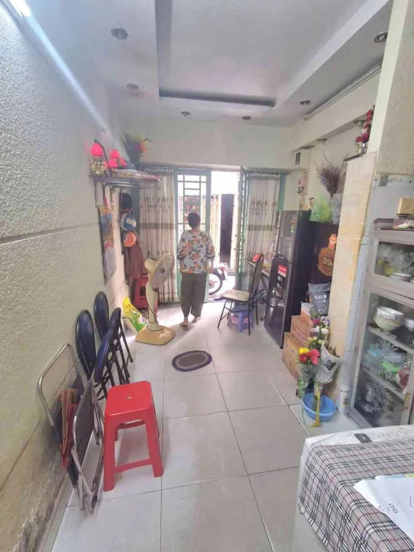 Bán Nhà Hẻm Thông Hoàng Văn Thụ – Gần Mặt Tiền – 2.2 Tỷ