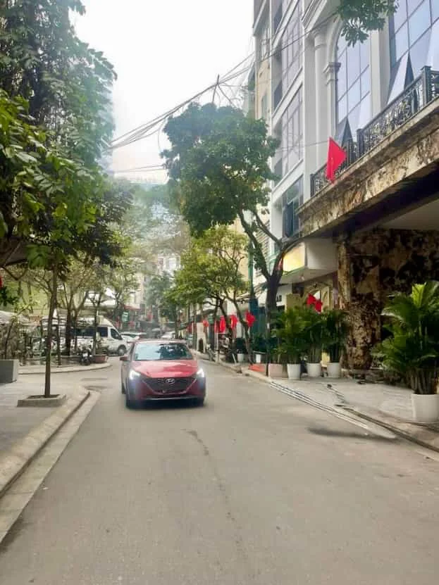 Phân Lô View Công Viên Trần Duy Hưng, Cầu Giấy – 60m, 5 Tầng, 28 Tỷ