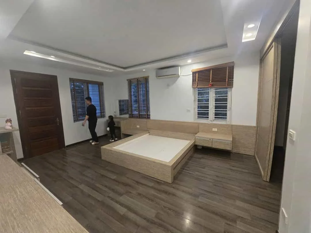 Biệt thự Việt Hưng Long Biên 200m2 – Mặt tiền rộng, vỉa hè to