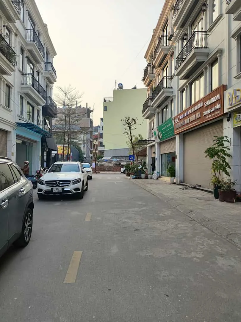 Bán Nhà 3 Mặt Tiền Ngô Xuân Quảng – 74m2 – 4 Tầng – Ở Ngay