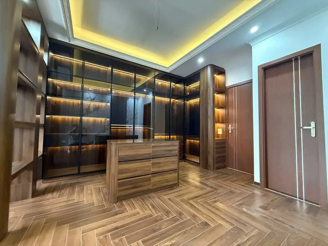 Nhà Mặt Phố Phân Lô 7 Tầng Vỉa Hè Rộng – Giá 26,8 Tỷ