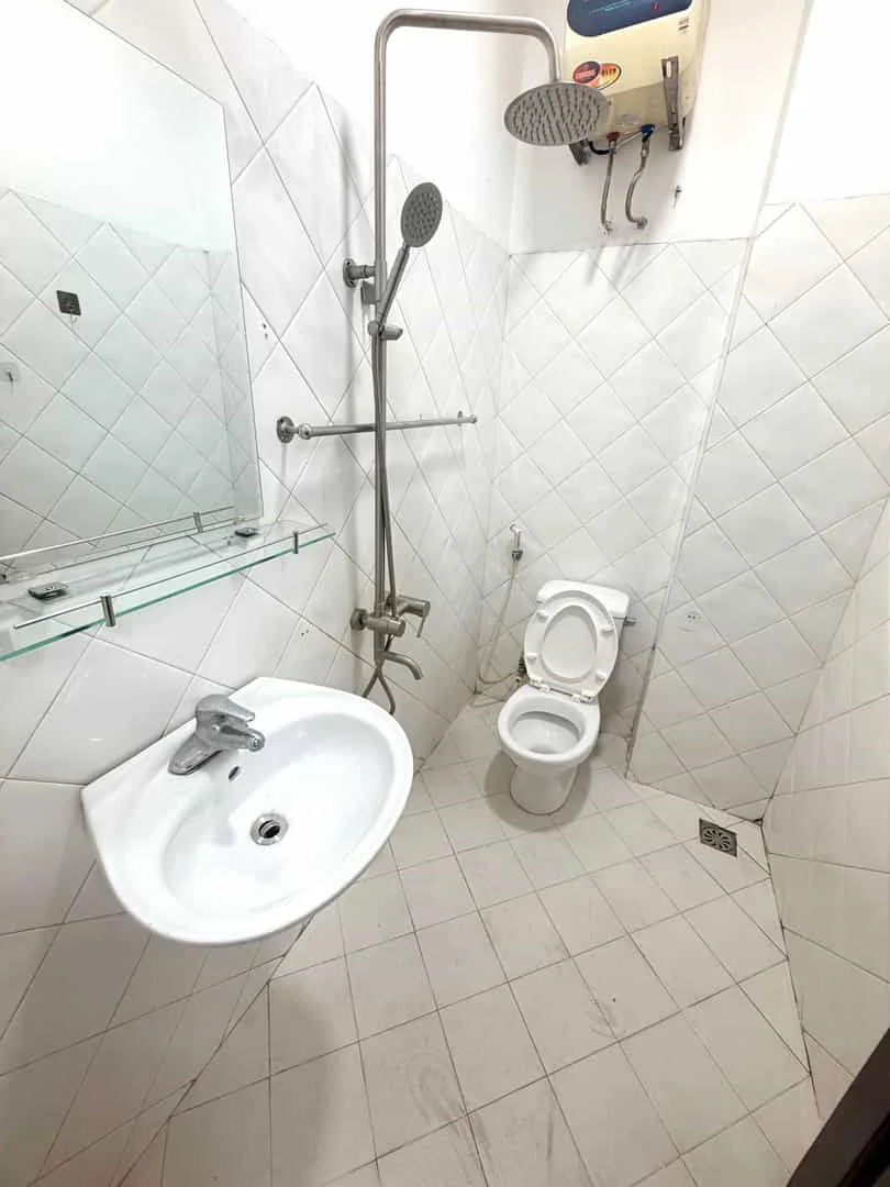 Nhà 6 Tầng Ngõ Nguyễn Trãi – Dòng Tiền 25 Triệu/Th – Sổ Đỏ Nở Hậu