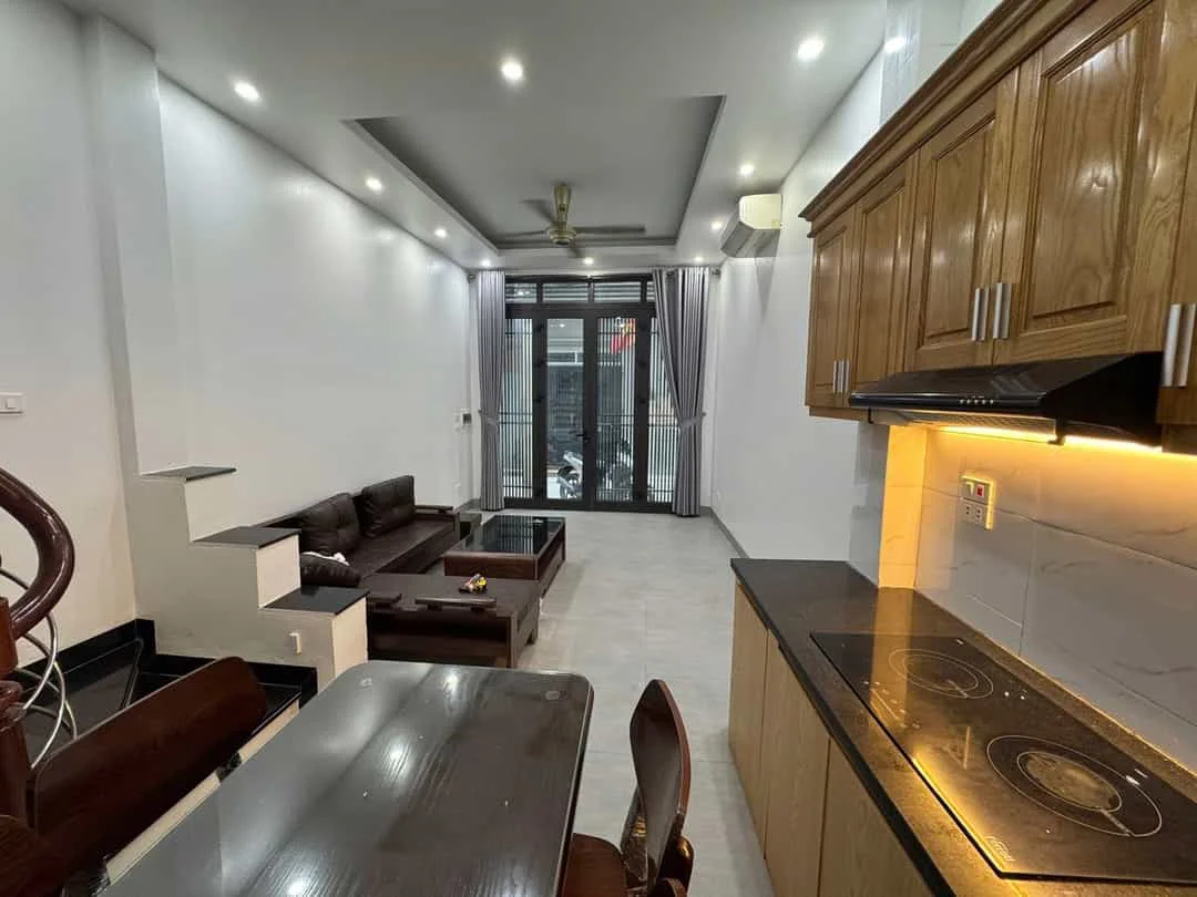 Nhà Dân Xây 5 Tầng Kiên Cố – Ngõ Thông Ô Tô Đỗ Cửa