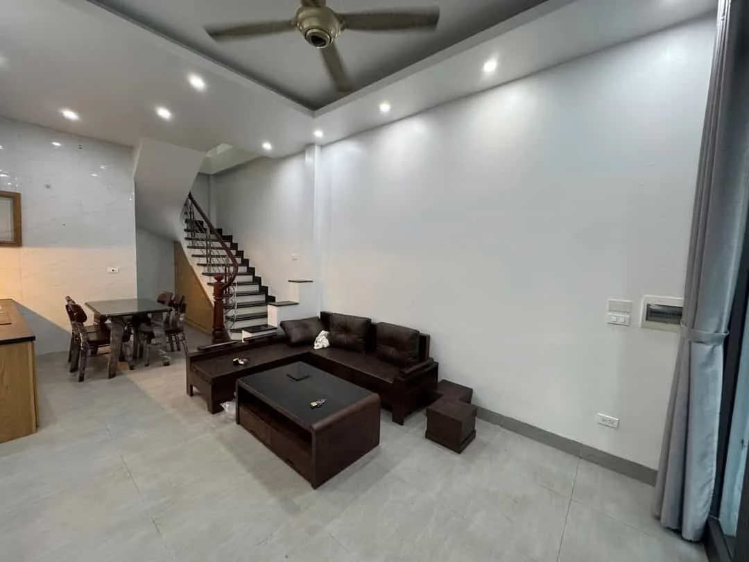 Nhà Dân Xây 5 Tầng Kiên Cố – Ngõ Thông Ô Tô Đỗ Cửa