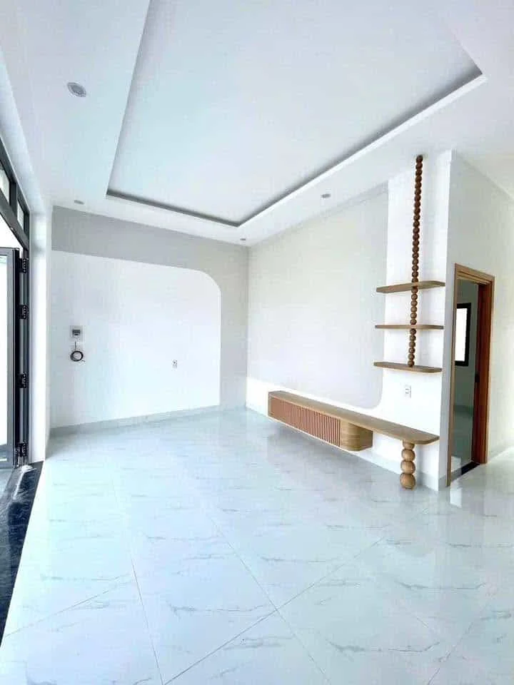 Bán Biệt Thự Mặt Tiền Đường Gần Chợ Tân Bình – Thiết Kế Hiện Đại